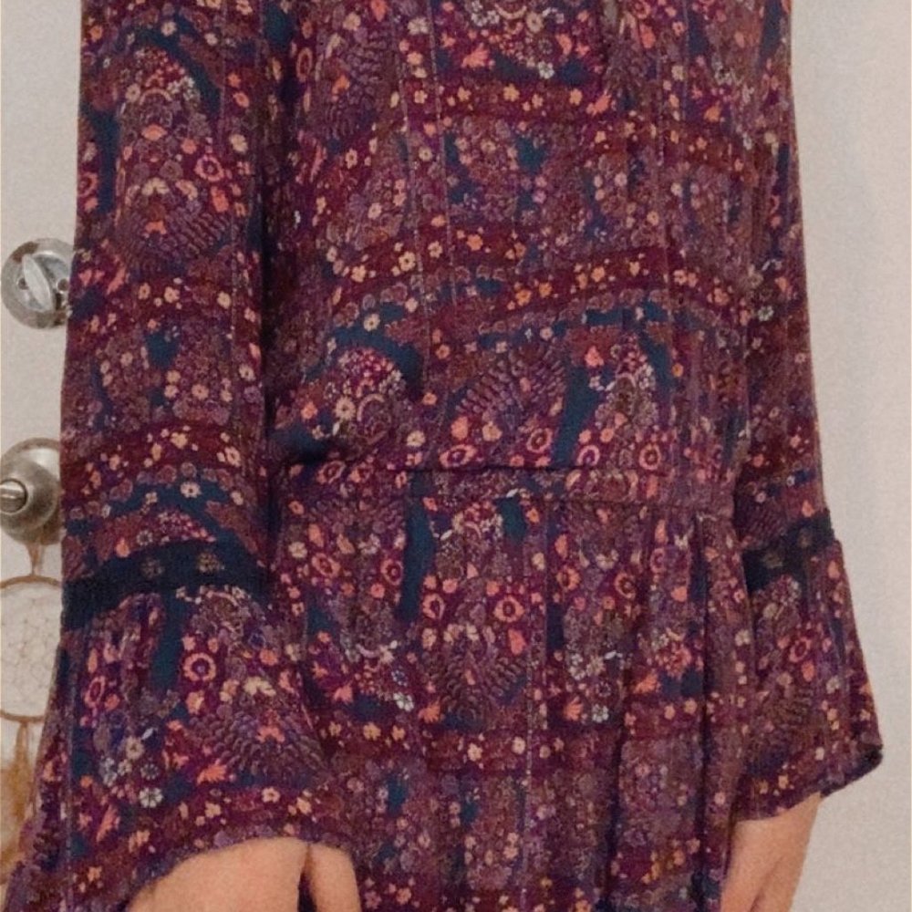 American Eagle Flower Romper Size Large